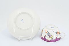 Meissen - Obsthaendlerin kleiner Kavalier und Tasse mit Untertasse, 73219-16, Van Ham Kunstauktionen