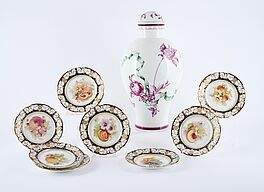Nymphenburg - Acht Teller mit Weichmalerei und eine balusterförmige Deckelvase, 81991-13, Van Ham Kunstauktionen