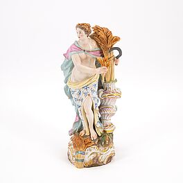 Meissen - Allegorie des Sommers mit grossem Aehrenbund Sichel und Aehrenkrone auf Rocaillesockel, 76821-44, Van Ham Kunstauktionen