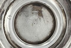 Emile Hugo - Vierteiliges Service mit reichen figuerlichen Szenen, 70398-1, Van Ham Kunstauktionen