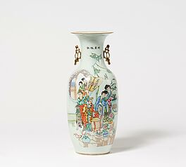 Große Balustervase mit figürlicher Szenerie Famille Rose, 79955-31, Van Ham Kunstauktionen