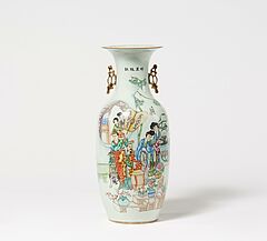Große Balustervase mit figürlicher Szenerie Famille Rose, 79955-31, Van Ham Kunstauktionen