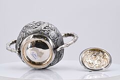 Tuck Chang  Co - Dreiteiliges Teeservice mit Drachendekor, 75137-2, Van Ham Kunstauktionen