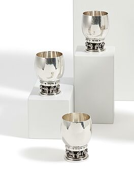 Georg Jensen - Folge von drei Bechern mit Traubendekor, 81826-12, Van Ham Kunstauktionen