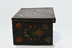 Franken - Groessere Kassette mit Blumen auf schwarzem Grund, 75067-10, Van Ham Kunstauktionen