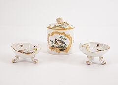 Meissen - Kleine Deckeldose und 2 Salieren mit feinen Vogeldekoren, 75714-4, Van Ham Kunstauktionen