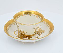 Meissen - Koppchen und Untertasse mit Goldchinesen, 73258-2, Van Ham Kunstauktionen