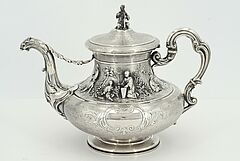 Emile Hugo - Vierteiliges Service mit reichen figuerlichen Szenen, 70398-1, Van Ham Kunstauktionen