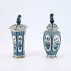 Folge von fünf Deckelvasen mit plastischen Löwen als Knauf, 81233-29, Van Ham Kunstauktionen