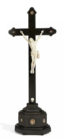 Standkreuz mit Corpus Christi und Reliquien, 58104-19, Van Ham Kunstauktionen