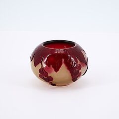 Emile Gallé - Kleine kugelige Vase mit Johannisbeeren, 81684-16, Van Ham Kunstauktionen