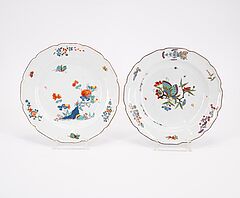 Meissen - Drei fruehe Teller mit Schmetterlingsdekor Vogel-Fels Dekor und mit Blumen im Kakiemonstil, 76821-14, Van Ham Kunstauktionen