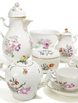 Meissen - Kaffee- und Teeservice mit Blumendekor, 64084-42, Van Ham Kunstauktionen