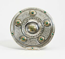 Deutschland - Modell der DFB Meisterschale mit dem Sieger von 2011 BV Borussia Dortmund, 73523-2, Van Ham Kunstauktionen