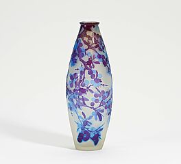 Emile Galle - Vase mit Beerenzweigen, 68007-66, Van Ham Kunstauktionen