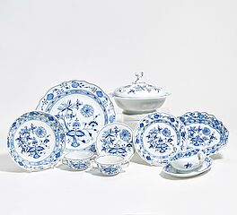 Meissen - Speiseservice Zwiebelmuster fuer 12 Personen, 64540-5, Van Ham Kunstauktionen