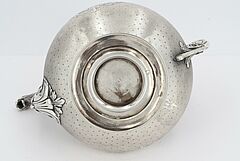 Emile Hugo - Vierteiliges Service mit reichen figuerlichen Szenen, 70398-1, Van Ham Kunstauktionen