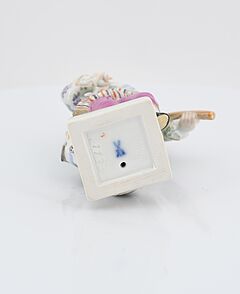 Meissen - Obsthaendlerin kleiner Kavalier und Tasse mit Untertasse, 73219-16, Van Ham Kunstauktionen