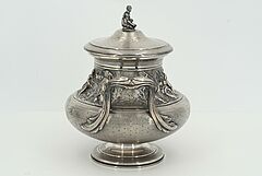 Emile Hugo - Vierteiliges Service mit reichen figuerlichen Szenen, 70398-1, Van Ham Kunstauktionen