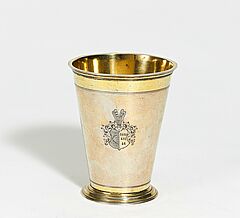 Riga - Konischer Becher mit Wappengravur derer von Stryk, 70012-8, Van Ham Kunstauktionen