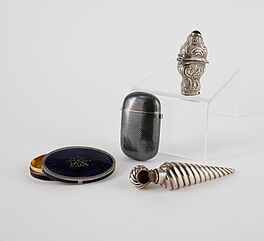 Verschiedene Herkunft - Tabakdose mit Niellodekor Tabatiere mit violettem Email amp zwei Parfumflakons, 76095-13, Van Ham Kunstauktionen