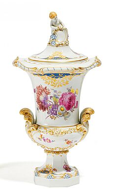 KPM - Deckelvase mit Blumendekor und Putto, 62617-4, Van Ham Kunstauktionen