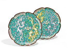 Paar bluetenfoermige Teller mit fenghuang-Voegeln und Lotos, 60869-10, Van Ham Kunstauktionen