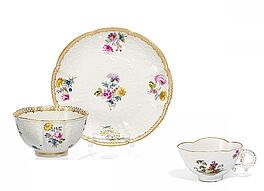 Meissen - Teetasse mit Unterschale und Miniaturtasse, 60555-13, Van Ham Kunstauktionen