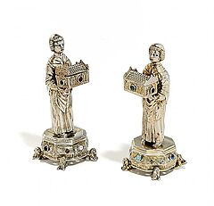 Einmal Bad Kissingen - Paar kleine Historismus Figuren eines Diakon mit Reliquienschrein, 60046-13, Van Ham Kunstauktionen