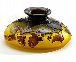 Emile Galle - Flache Vase mit Prachtwindendekor, 56118-5, Van Ham Kunstauktionen