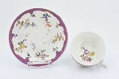 Meissen - Obsthaendlerin kleiner Kavalier und Tasse mit Untertasse, 73219-16, Van Ham Kunstauktionen