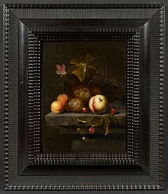 Johannes Borman - Stillleben mit Weintrauben Pfirsichen und einem Kirschzweig liegend auf einer Bruestung<br >, 75629-5, Van Ham Kunstauktionen