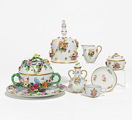 Meissen - Konvolut mit aufgelegten Blueten, 70233-43, Van Ham Kunstauktionen