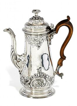 London - George II Kaffeekanne mit Rocaillen und Bluetenknauf, 59605-10, Van Ham Kunstauktionen