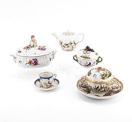 Meissen - 3 verschiedene Terrinen einmal mit Untersatz 1 Tasse mit Untertasse Teekanne, 76821-47, Van Ham Kunstauktionen