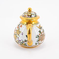 Meissen - Kleine Kanne kleine Tasse Senfgefaess und Loeffel mit Hausmalereidekor, 76821-171, Van Ham Kunstauktionen