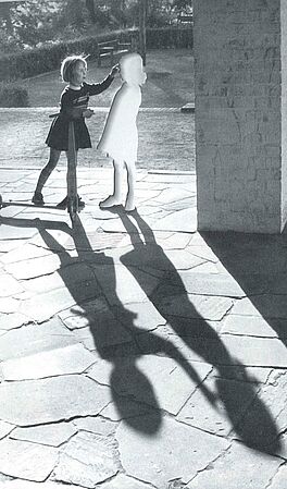 Hans-Peter Feldmann - Zwei Maedchen mit Schatten, 56801-1577, Van Ham Kunstauktionen