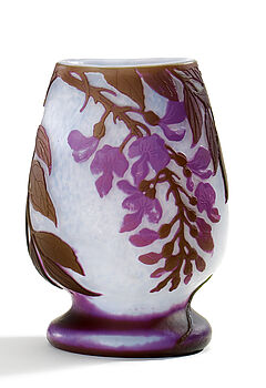 Verreries de Saint-Denis Legras  Cie - Kleine Vase mit Glyzinienzweigen, 53604-20, Van Ham Kunstauktionen