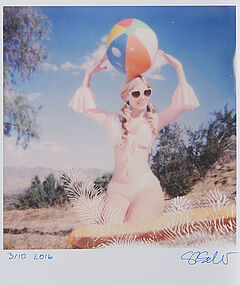 Stefanie Schneider - Miss Moneypenny with Beach BallBig Girls dont Cry, 66235-14, Van Ham Kunstauktionen