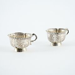 Alexander Hildebrand - Paar Tscharki mit Blatt- und Muscheldekor, 80769-2, Van Ham Kunstauktionen