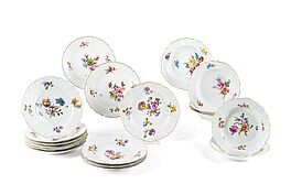 Meissen - Folge von 12 flachen Tellern amp 6 tiefen Tellern mit Blumendekoren, 76933-83, Van Ham Kunstauktionen