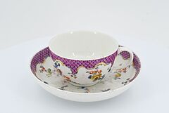 Meissen - Obsthaendlerin kleiner Kavalier und Tasse mit Untertasse, 73219-16, Van Ham Kunstauktionen