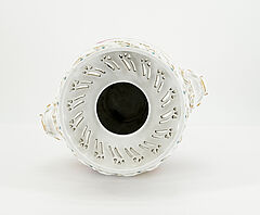 KPM - GROSSE AUFSATZVASE MIT BLUMENDEKOR, 75664-2, Van Ham Kunstauktionen