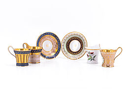 KPM - Vier Campaner-Tassen mit unterschiedlichen Dekoren davon zwei mit Untertassen, 76821-261, Van Ham Kunstauktionen