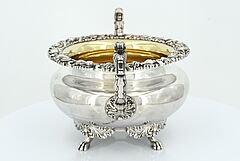 Maison Odiot - Kaffeekanne mit Bluetenknauf und Milchkaennchen und Zuckerschale mit Schneckendekor, 69591-84, Van Ham Kunstauktionen