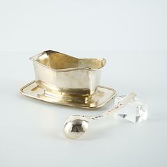 Gumbel  Co - Grosse Sauciere auf festem Untersatz mit Loeffel, 81988-6, Van Ham Kunstauktionen