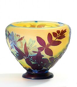 Emile Galle - Kleine gefusste Vase mit Clematis, 59320-1, Van Ham Kunstauktionen