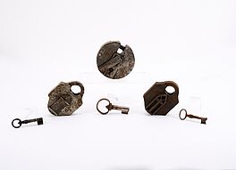 Drei Vorhangschlösser, 81851-14, Van Ham Kunstauktionen