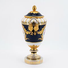 KPM - Weimarer Vase mit kobaltblauem Fond und Blumenbouquets, 76349-3, Van Ham Kunstauktionen
