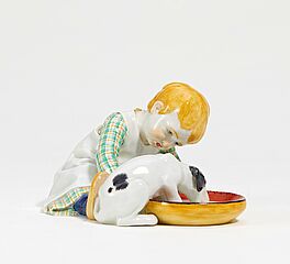 Meissen - Kind mit trinkendem Hund, 74087-20, Van Ham Kunstauktionen